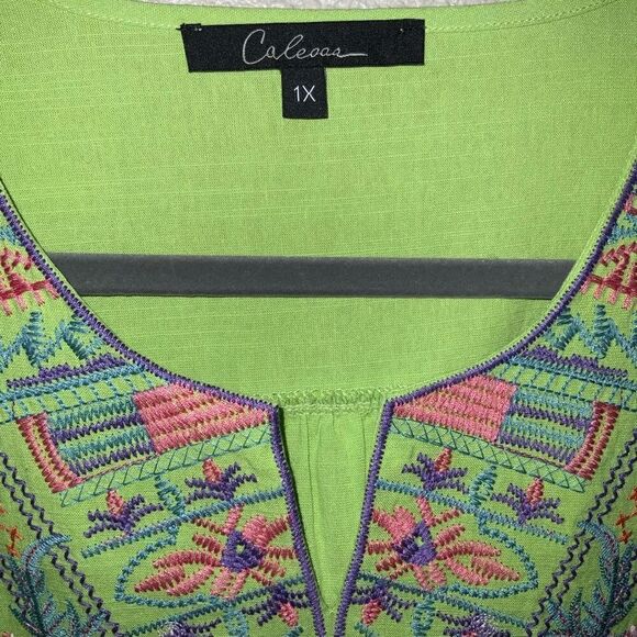 NWT Calessa Top Green Embroireded split Round neck 3/4 sleeve size 1X - Picture 4 of 6